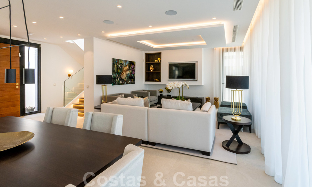 Exquise villa moderne avec de magnifiques vues sur la mer à vendre, Nueva Andalucia, Marbella 28096