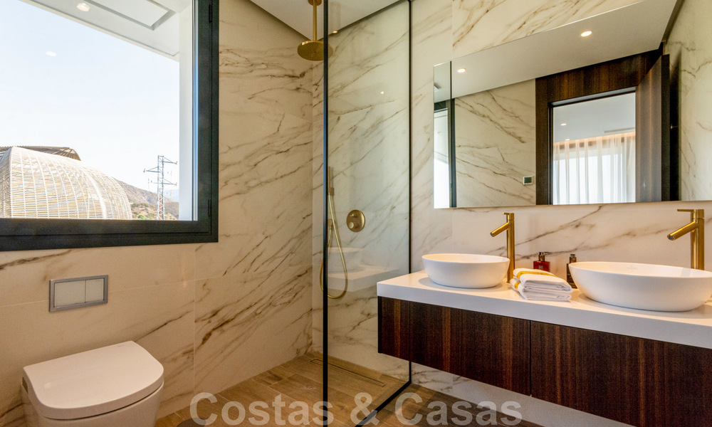 Exquise villa moderne avec de magnifiques vues sur la mer à vendre, Nueva Andalucia, Marbella 28099