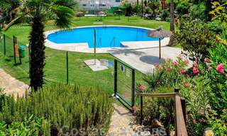 Maison de ville redécorée à vendre dans un petit complexe de première ligne de plage avec piscines - Estepona West 28121 
