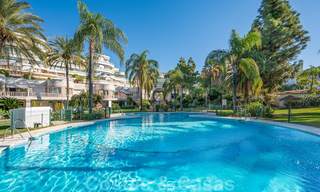Appartement rénové à vendre dans le complexe balnéaire emblématique en première ligne de plage, le Gray D'Albion à Puerto Banus, Marbella 28342 