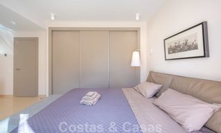 Appartement rénové à vendre dans le complexe balnéaire emblématique en première ligne de plage, le Gray D'Albion à Puerto Banus, Marbella 28348 