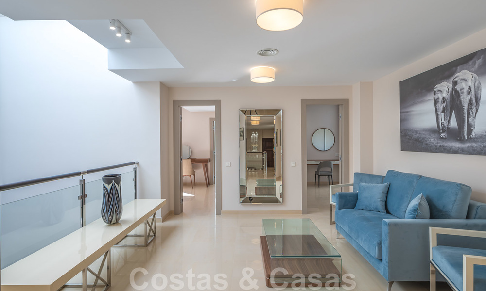 Appartement rénové à vendre dans le complexe balnéaire emblématique en première ligne de plage, le Gray D'Albion à Puerto Banus, Marbella 28353