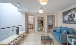 Appartement rénové à vendre dans le complexe balnéaire emblématique en première ligne de plage, le Gray D'Albion à Puerto Banus, Marbella 28353 