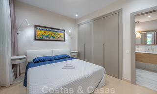 Appartement rénové à vendre dans le complexe balnéaire emblématique en première ligne de plage, le Gray D'Albion à Puerto Banus, Marbella 28378 