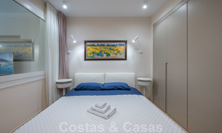 Appartement rénové à vendre dans le complexe balnéaire emblématique en première ligne de plage, le Gray D'Albion à Puerto Banus, Marbella 28379 