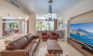 Appartement rénové à vendre dans le complexe balnéaire emblématique en première ligne de plage, le Gray D'Albion à Puerto Banus, Marbella 28382 
