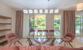 Appartement rénové à vendre dans le complexe balnéaire emblématique en première ligne de plage, le Gray D'Albion à Puerto Banus, Marbella 28386 
