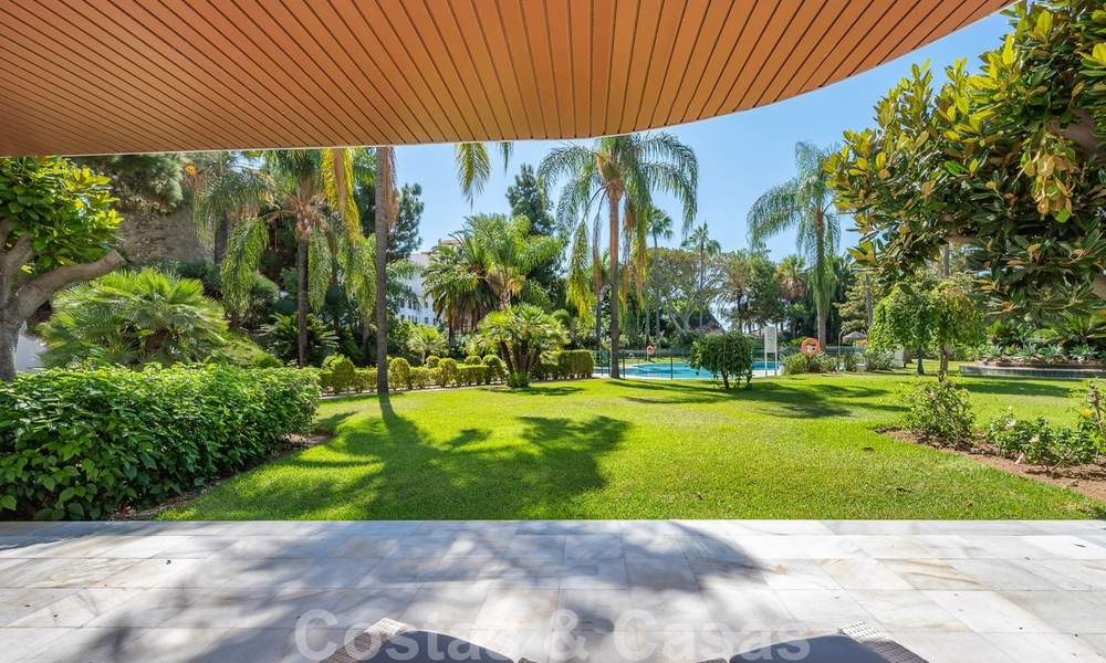 Appartement rénové à vendre dans le complexe balnéaire emblématique en première ligne de plage, le Gray D'Albion à Puerto Banus, Marbella 28394
