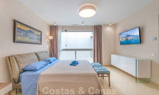 Appartement rénové à vendre dans le complexe balnéaire emblématique en première ligne de plage, le Gray D'Albion à Puerto Banus, Marbella 28405 