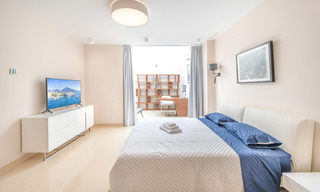 Appartement rénové à vendre dans le complexe balnéaire emblématique en première ligne de plage, le Gray D'Albion à Puerto Banus, Marbella 28406 
