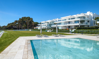 Revente privée. Appartement ultra-Deluxe d'Avant Garde en bord de mer à vendre dans un complexe exclusif sur le New Golden Mile, Marbella - Estepona 28700 