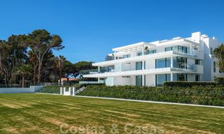 Revente privée. Appartement ultra-Deluxe d'Avant Garde en bord de mer à vendre dans un complexe exclusif sur le New Golden Mile, Marbella - Estepona 28703 