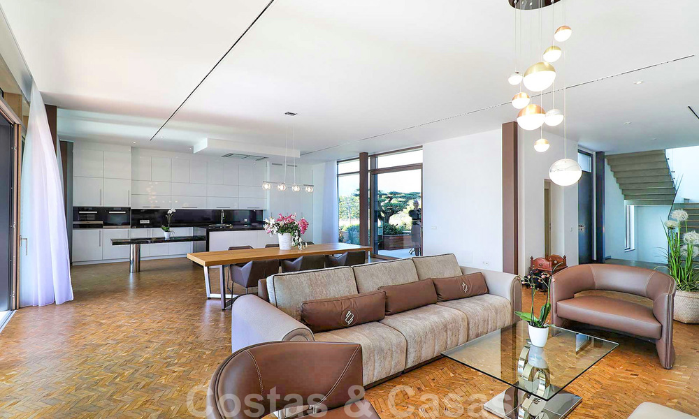 A vendre, villa moderne prête à emménager, à proximité de Puerto Banus à Nueva Andalucia, Marbella 28652