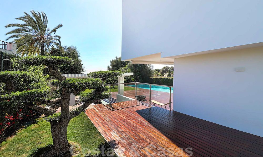 A vendre, villa moderne prête à emménager, à proximité de Puerto Banus à Nueva Andalucia, Marbella 28658