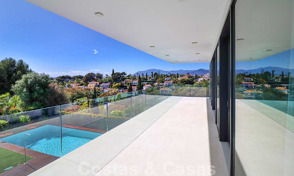 A vendre, villa moderne prête à emménager, à proximité de Puerto Banus à Nueva Andalucia, Marbella 28672