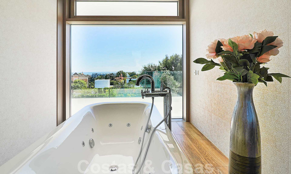 A vendre, villa moderne prête à emménager, à proximité de Puerto Banus à Nueva Andalucia, Marbella 28674