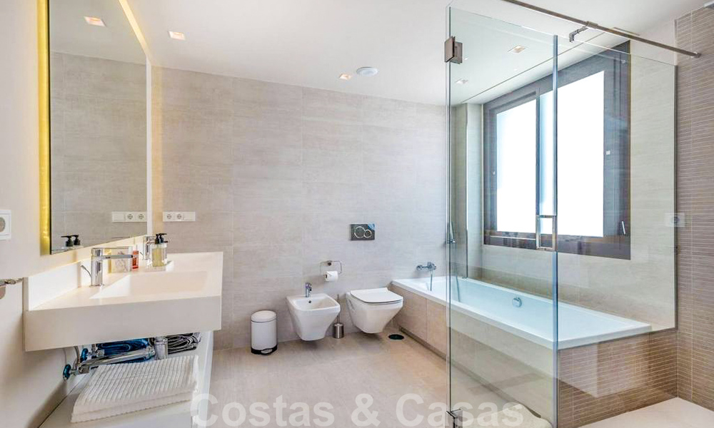 Spacieux appartement de luxe moderne de 3 chambres à coucher à vendre avec vue sur la mer et prêt à emménager, Nueva Andalucia, Marbella 28913