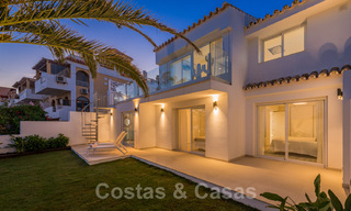 A vendre, villa de bord de mer entièrement rénovée, prête à emménager, avec vue sur la mer à Estepona Ouest 28870 