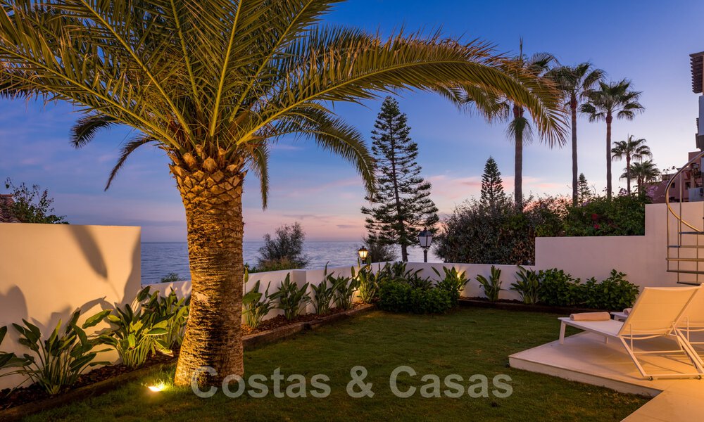A vendre, villa de bord de mer entièrement rénovée, prête à emménager, avec vue sur la mer à Estepona Ouest 28871