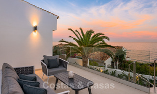 A vendre, villa de bord de mer entièrement rénovée, prête à emménager, avec vue sur la mer à Estepona Ouest 28873 