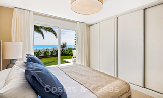 A vendre, villa de bord de mer entièrement rénovée, prête à emménager, avec vue sur la mer à Estepona Ouest 28879 