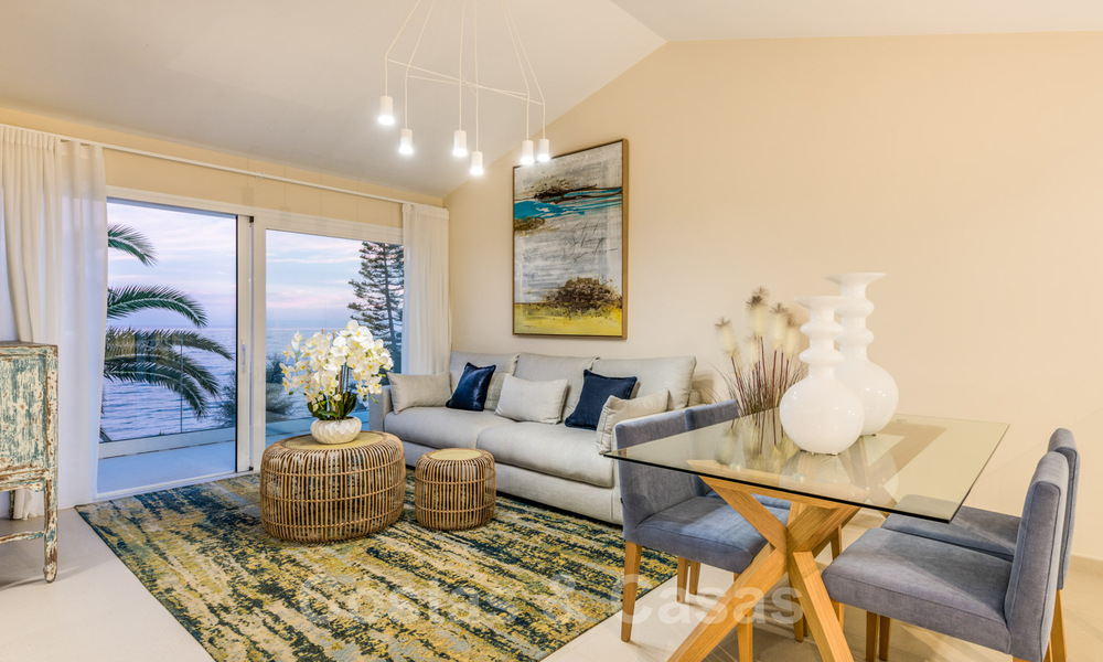 A vendre, villa de bord de mer entièrement rénovée, prête à emménager, avec vue sur la mer à Estepona Ouest 28880