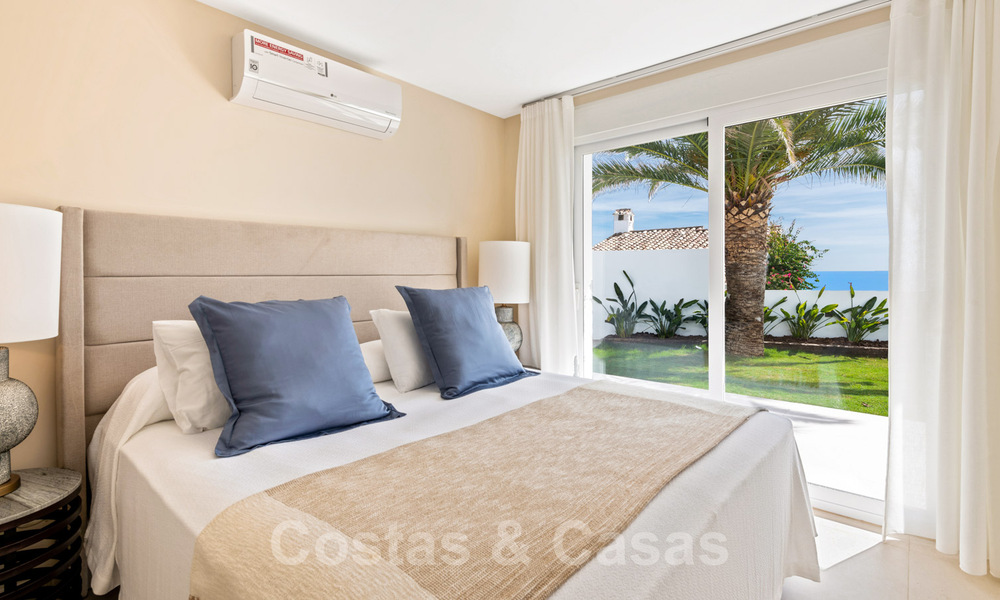 A vendre, villa de bord de mer entièrement rénovée, prête à emménager, avec vue sur la mer à Estepona Ouest 28882