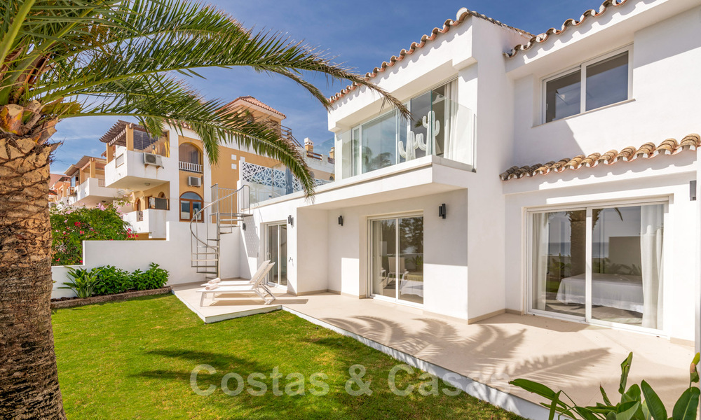 A vendre, villa de bord de mer entièrement rénovée, prête à emménager, avec vue sur la mer à Estepona Ouest 28886