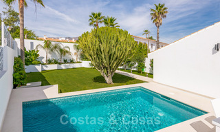 A vendre, villa de bord de mer entièrement rénovée, prête à emménager, avec vue sur la mer à Estepona Ouest 28887 