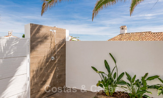 A vendre, villa de bord de mer entièrement rénovée, prête à emménager, avec vue sur la mer à Estepona Ouest 28891 
