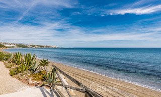 A vendre, villa de bord de mer entièrement rénovée, prête à emménager, avec vue sur la mer à Estepona Ouest 28895 