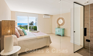 A vendre, villa de bord de mer entièrement rénovée, prête à emménager, avec vue sur la mer à Estepona Ouest 28897 