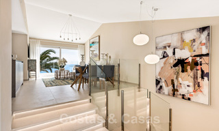 A vendre, villa de bord de mer entièrement rénovée, prête à emménager, avec vue sur la mer à Estepona Ouest 28900 