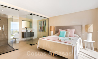 A vendre, villa de bord de mer entièrement rénovée, prête à emménager, avec vue sur la mer à Estepona Ouest 28901 