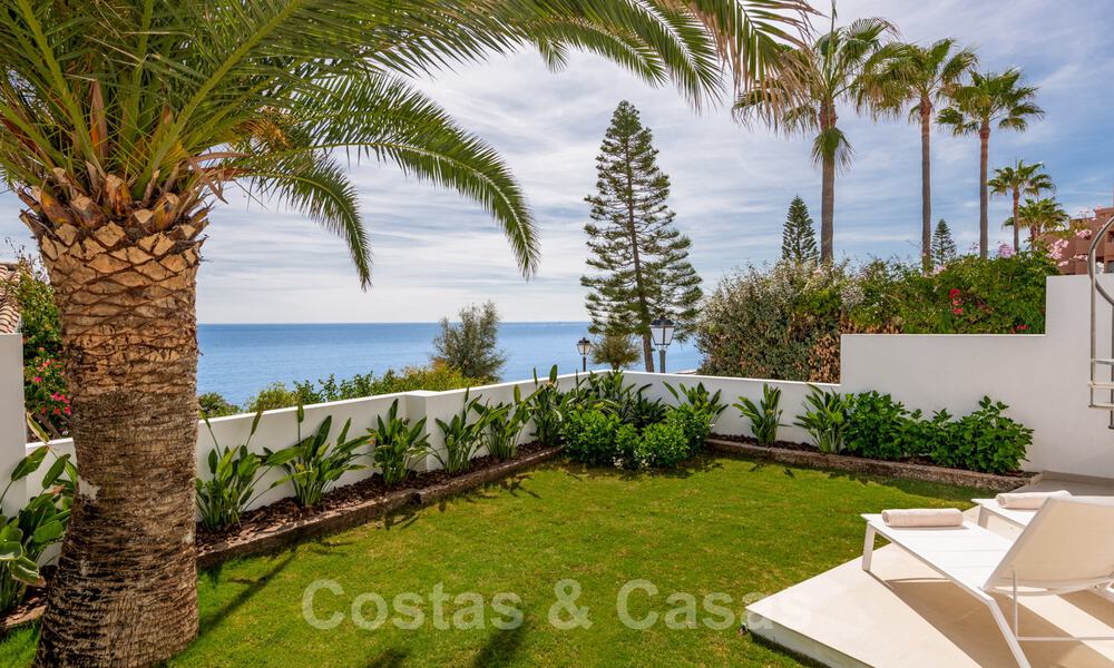 A vendre, villa de bord de mer entièrement rénovée, prête à emménager, avec vue sur la mer à Estepona Ouest 28906