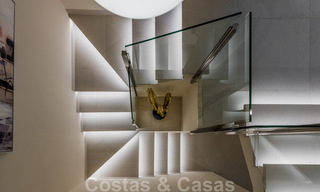 A vendre, villa de bord de mer entièrement rénovée, prête à emménager, avec vue sur la mer à Estepona Ouest 28907 