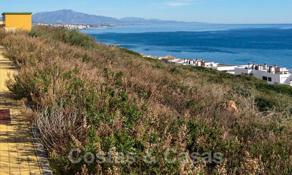 Villa de style contemporain à vendre avec vue panoramique sur la mer Méditerranée, près d'Estepona 28923