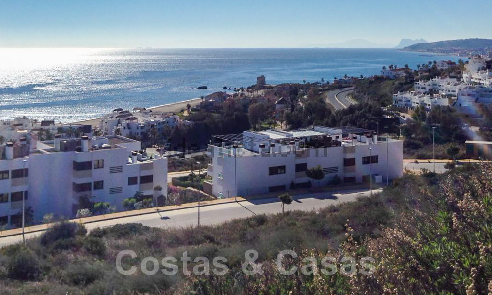 Villa de style contemporain à vendre avec vue panoramique sur la mer Méditerranée, près d'Estepona 28926