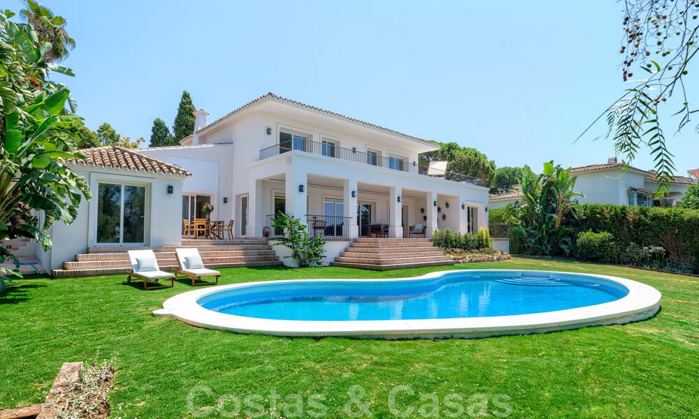 A vendre, villa en première ligne du golf, rénovée avec goût dans un quartier recherché et calme - Guadalmina - Marbella 29215
