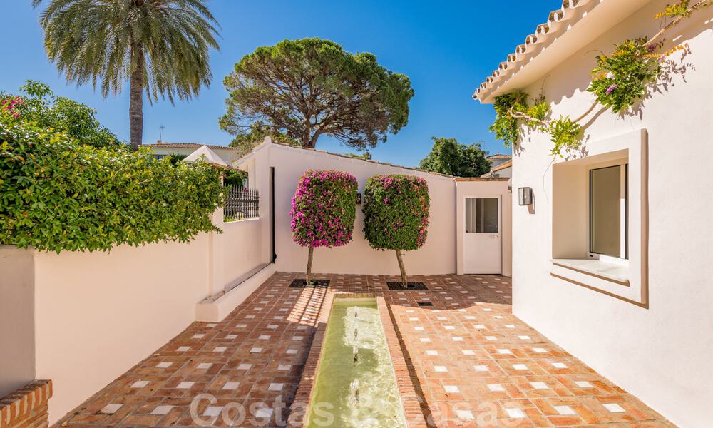 A vendre, villa en première ligne du golf, rénovée avec goût dans un quartier recherché et calme - Guadalmina - Marbella 29221