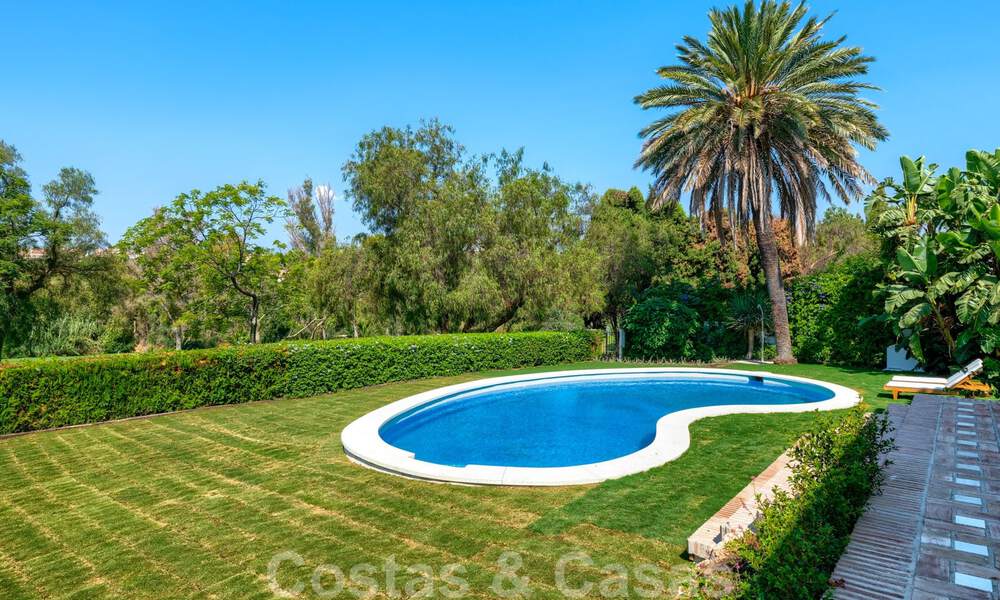 A vendre, villa en première ligne du golf, rénovée avec goût dans un quartier recherché et calme - Guadalmina - Marbella 29244