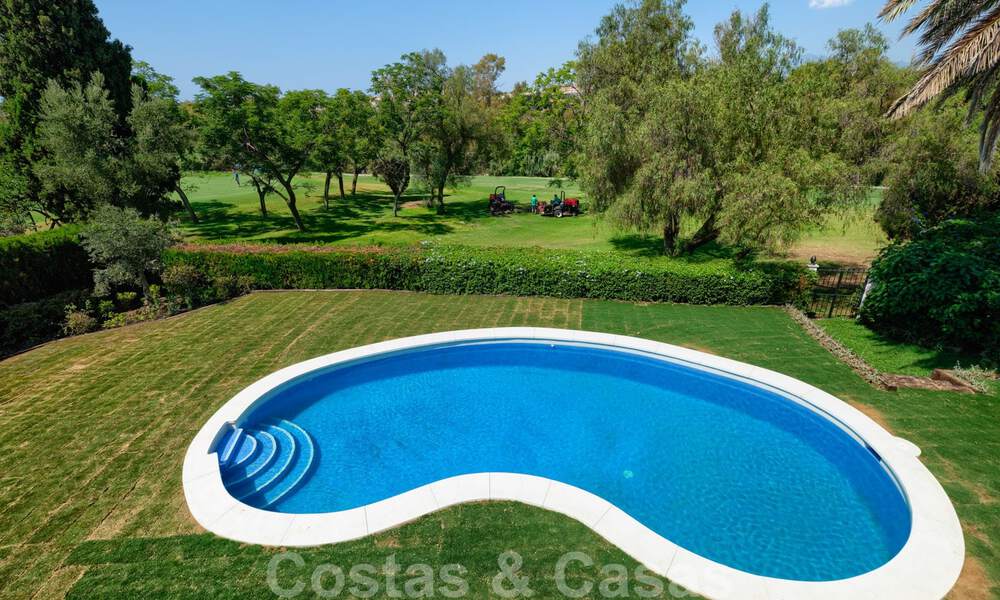 A vendre, villa en première ligne du golf, rénovée avec goût dans un quartier recherché et calme - Guadalmina - Marbella 29255
