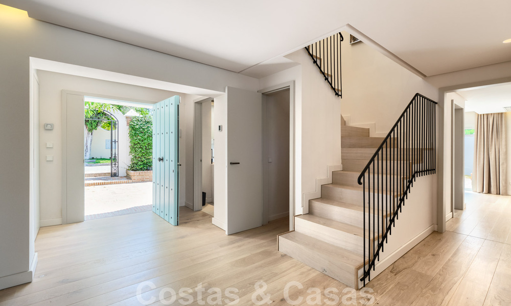 A vendre, villa en première ligne du golf, rénovée avec goût dans un quartier recherché et calme - Guadalmina - Marbella 29275