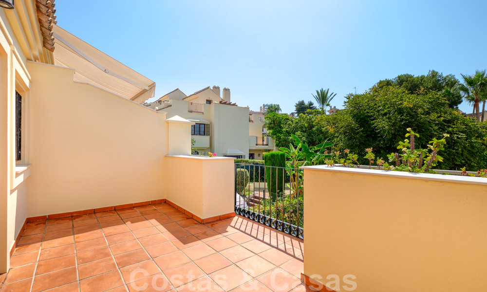 Belle maison de ville à vendre avec 3 chambres à proximité des commodités et de Puerto Banus à Nueva Andalucia, Marbella 29288