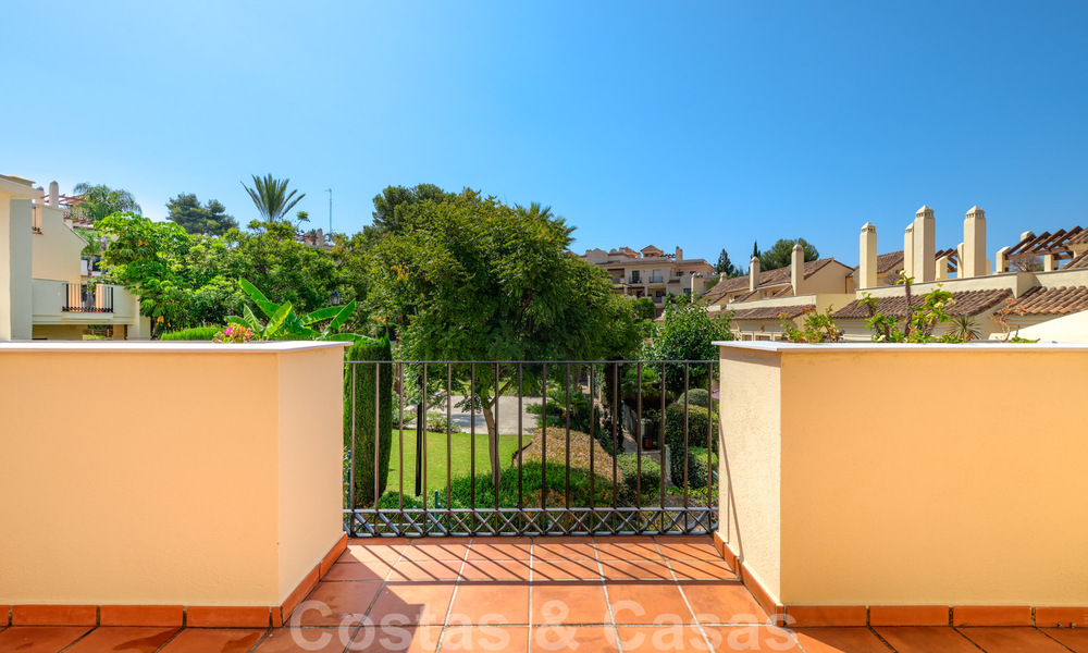 Belle maison de ville à vendre avec 3 chambres à proximité des commodités et de Puerto Banus à Nueva Andalucia, Marbella 29289