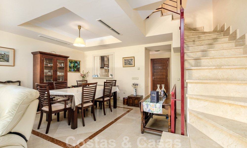 Belle maison de ville à vendre avec 3 chambres à proximité des commodités et de Puerto Banus à Nueva Andalucia, Marbella 29294