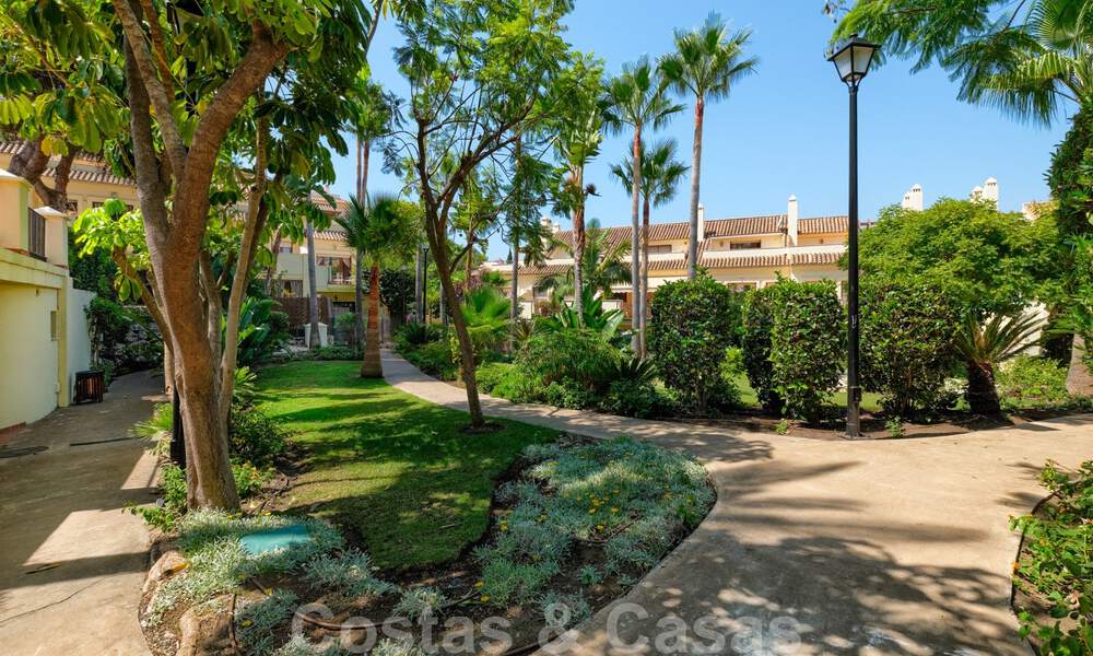 Belle maison de ville à vendre avec 3 chambres à proximité des commodités et de Puerto Banus à Nueva Andalucia, Marbella 29300