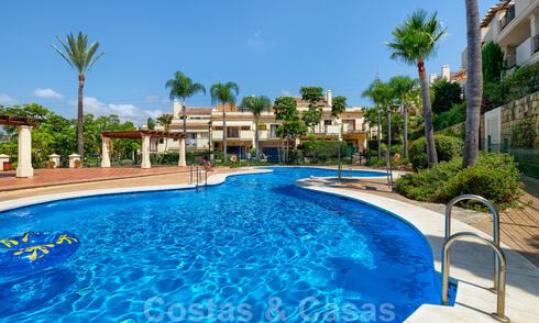 Belle maison de ville à vendre avec 3 chambres à proximité des commodités et de Puerto Banus à Nueva Andalucia, Marbella 29301