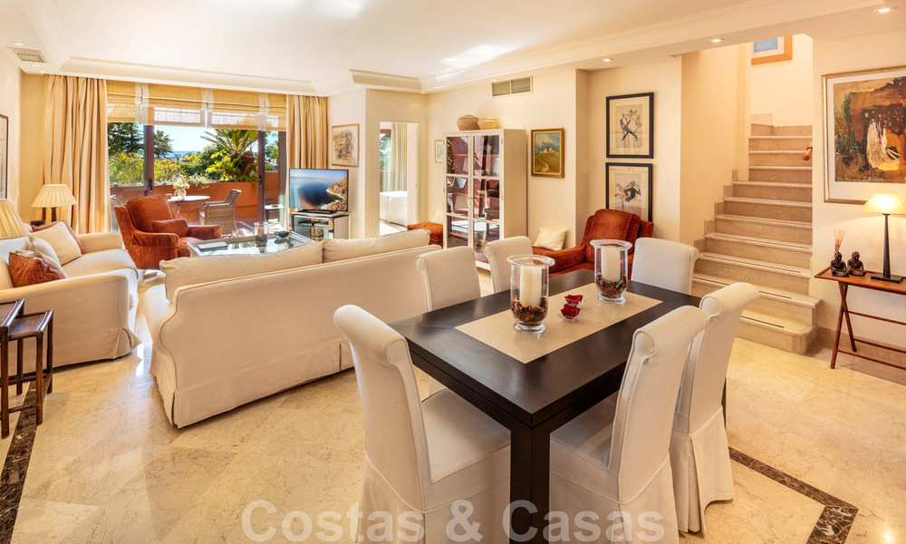 Appartement penthouse de luxe à vendre avec vue sur la mer, à quelques pas de Puerto Banus à Nueva Andalucia, Marbella 29600