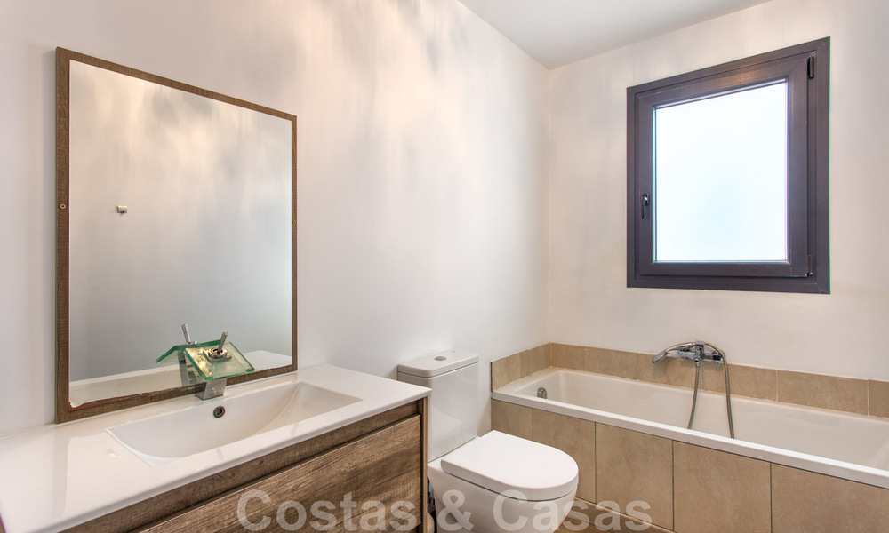 A vendre, villa rénovée de style contemporain sur le New Golden Mile, Marbella - Estepona 29374
